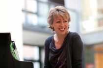 NIKKI ILES (UK) NIKKI ILES (UK)