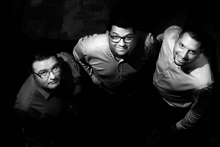 OLÁH DEZSŐ TRIO OLÁH DEZSŐ TRIO