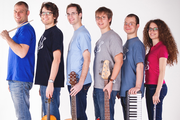 Szeleburdi Vasárnapok – Szeleburdi Live: Búgócsiga Zenede   Szeleburdi Vasárnapok – Szeleburdi Live: Búgócsiga Zenede