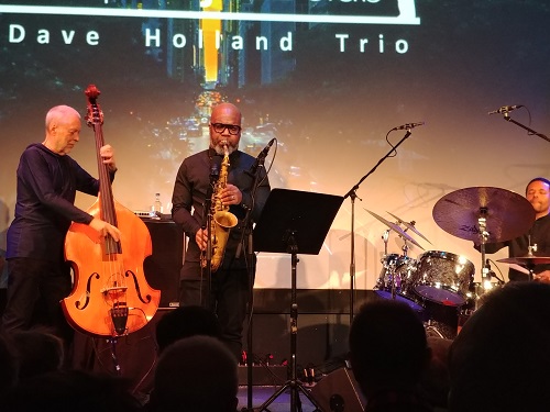 DAVE HOLLAND TRIO a Budapest Jazz Clubban