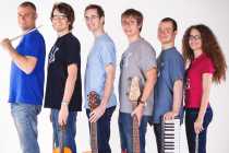 Szeleburdi Vasárnapok – Szeleburdi Live: Búgócsiga Zenede Szeleburdi Vasárnapok – Szeleburdi Live: Búgócsiga Zenede