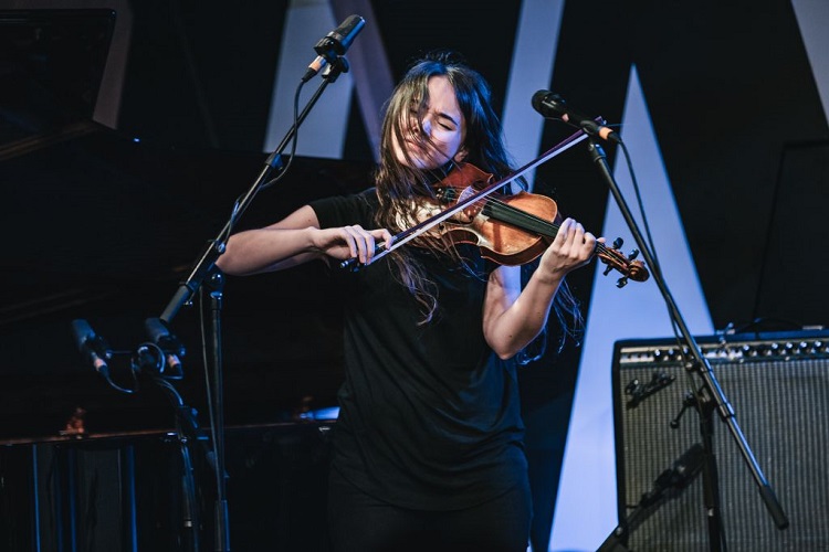 Várallyay Petra: Circles in Motion